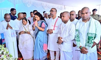 रामदास सोरेन के श्राद्ध में पहुंचे CM हेमंत और राज्यपाल, परिजनों से की मुलाकात