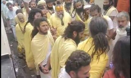 राधा अष्टमी से पहले प्रेमानंद महाराज बरसाना पहुंचे, गहबर वन की की परिक्रमा