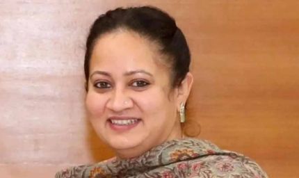 हरियाणा की स्वास्थ्य मंत्री बनीं मां, बेटे ने थामी नाना की विरासत