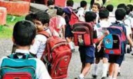 झारखंड का अजीबो-गरीब स्कूल: स्टूडेंट्स को हफ्ते में सिर्फ 2 दिन मिलती है क्लास