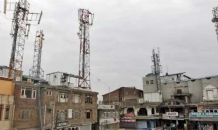 पड़ोसी की छत पर लगा मोबाइल टावर कर रहा नुकसान? ऐसे करें शिकायत