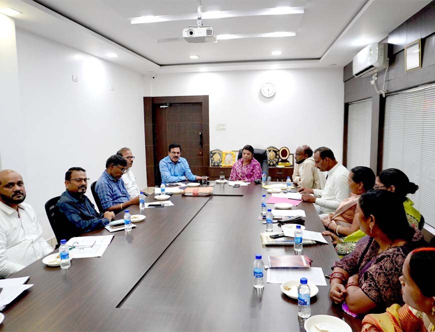 महापौर की अध्यक्षता में मेयर इंन काउसिल की बैठक आयोजित