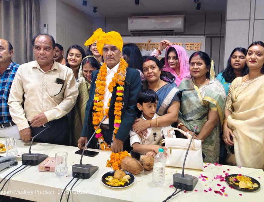 सेवानिवृत्त हुए प्रकाश सिंह, कलेक्ट्रेट सभागार में हुआ भावभीना विदाई समारोह