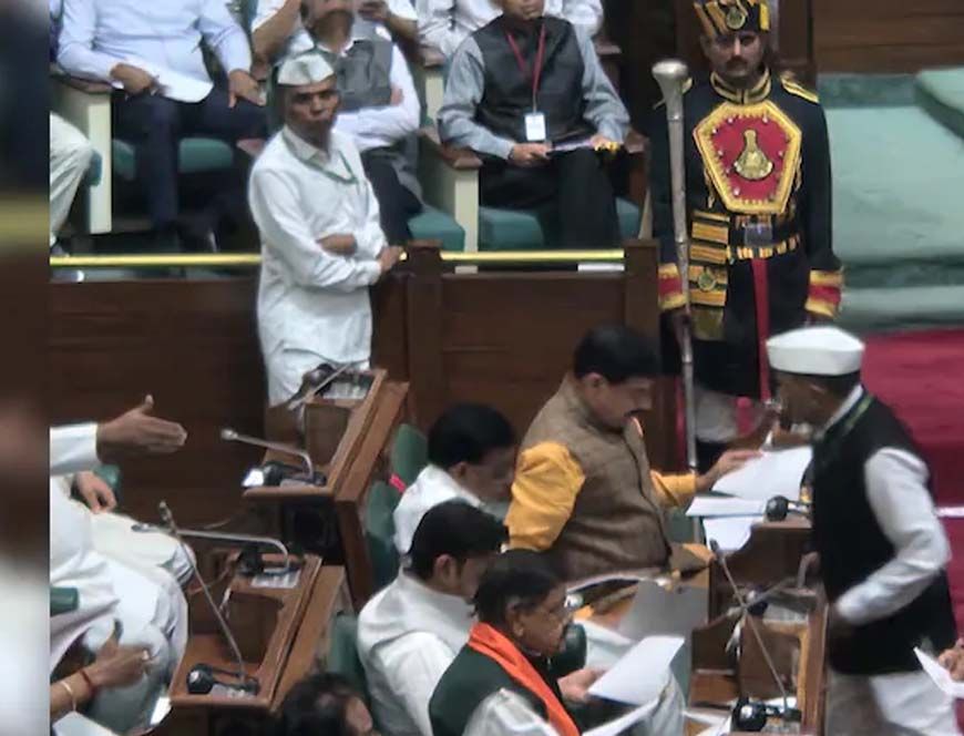 श्रम कानूनों में तीन बड़े संशोधन, उद्योग बंद या हड़ताल से पहले छह हफ्ते की सूचना अनिवार्य