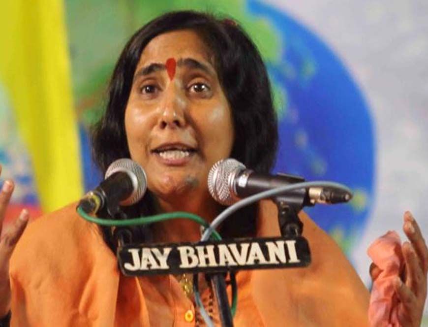 साध्वी ऋतंभरा के विवादास्पद बयान पर खूब खिंचाई, 'लड़कियां नंगी होकर काम' टिप्पणी से मचा हंगामा