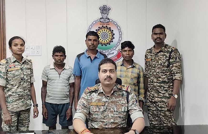 नक्सल विरोधी अभियान में बड़ी सफलता, दो लाख के इनामी सहित तीन नक्सली गिरफ्तार