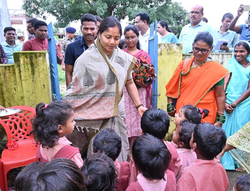 रायपुर : महिला एवं बाल विकास मंत्री श्रीमती राजवाड़े कोंडागांव के प्रवास पर