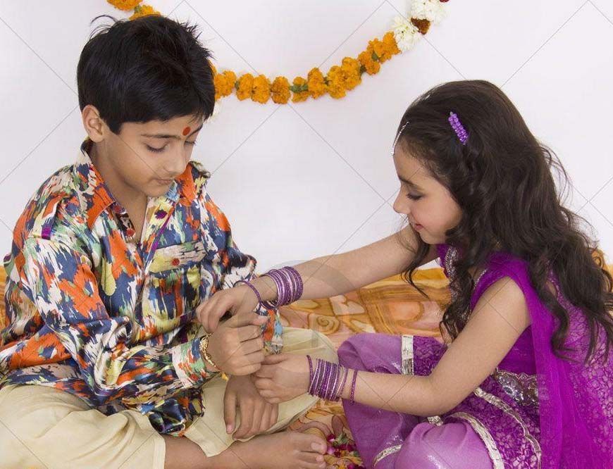 रक्षाबंधन 2025: राखी बांधने का शुभ मुहूर्त 7.5 घंटे, जानें कितने बजे से शुरू होगी पूजा