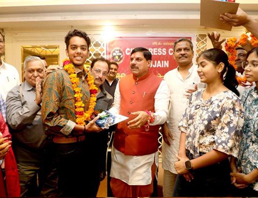 मुख्यमंत्री डॉ. यादव ने पत्रकारों के मेधावी बच्चों का किया सम्मान