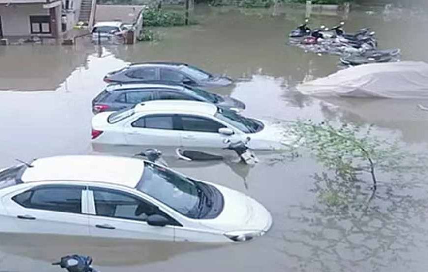17 जिलों में बाढ़ का कहर: 9 की मौत, 46 जनपदों में बारिश का रेड अलर्ट