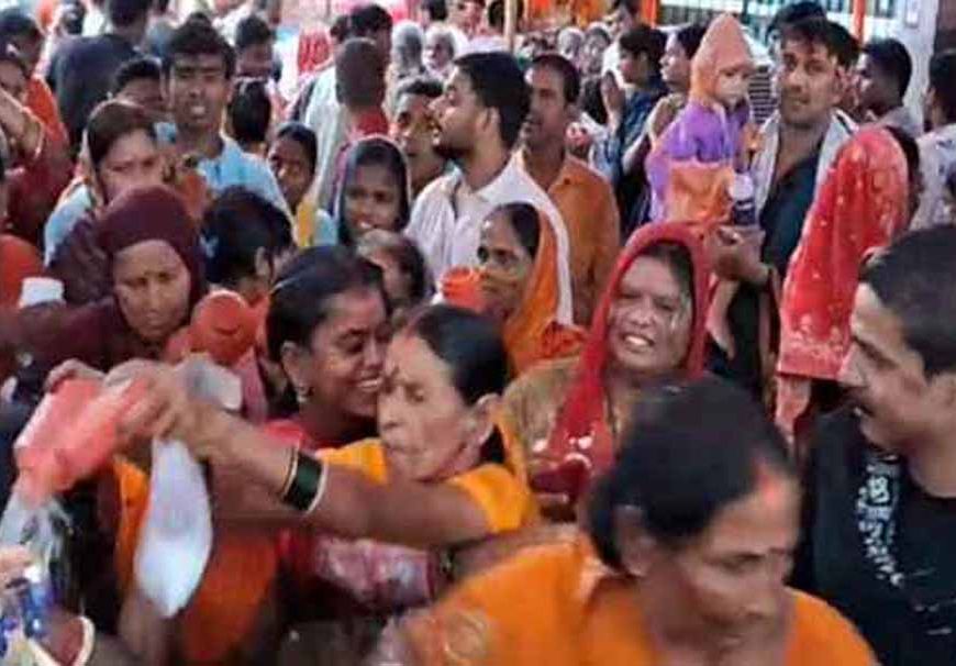 भारी बारिश में भी आस्था का सैलाब: चौथी सोमवारी पर बाबा गरीबनाथ धाम में उमड़ा जनसमूह