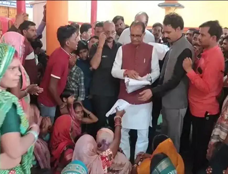 बाढ़ पीड़ितों से मिले केंद्रीय मंत्री शिवराज, मूंग उपार्जन केंद्र का किया औचक निरीक्षण