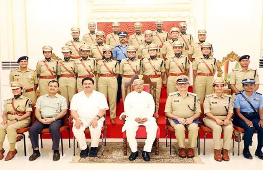 जनता के बीच आपकी उपस्थिति भय नहीं, विश्वास का प्रतीक बने : राज्यपाल पटेल