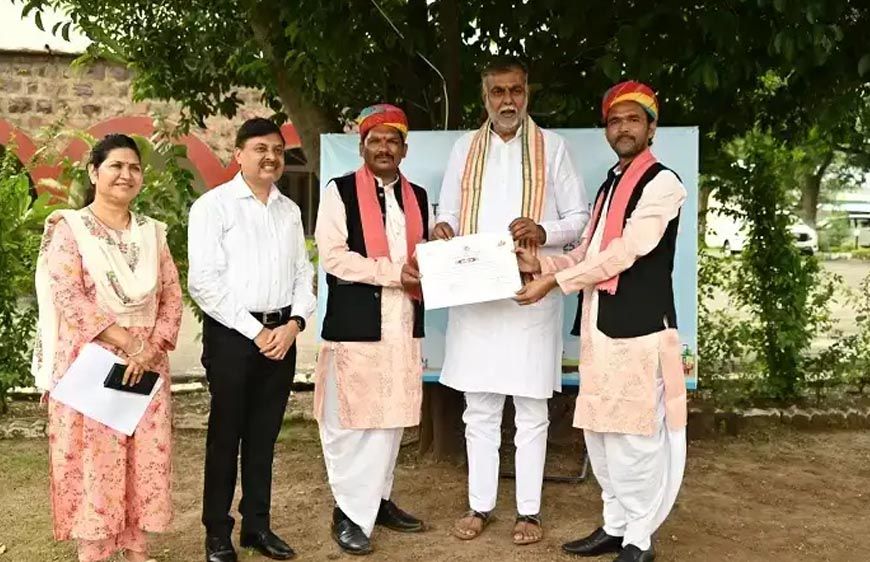 कचरा निपटान, गांव की शान – बनाएं स्वच्छता अपनी पहचान