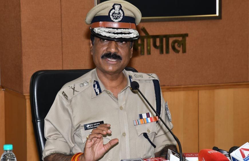 डीजीपी का अलर्ट मोड: धर्म के नाम पर शोषण बर्दाश्त नहीं, मजनुओं और ड्रग माफियाओं पर चलेगा बुलडोजर