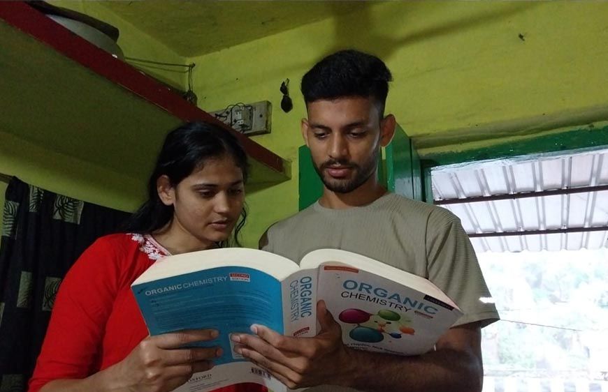 अजय चक्रवर्ती बने BRC में साइंटिस्ट, मिट्टी के बर्तन बेचते हुए की पढ़ाई, परिवार की मेहनत और संघर्ष का नतीजा