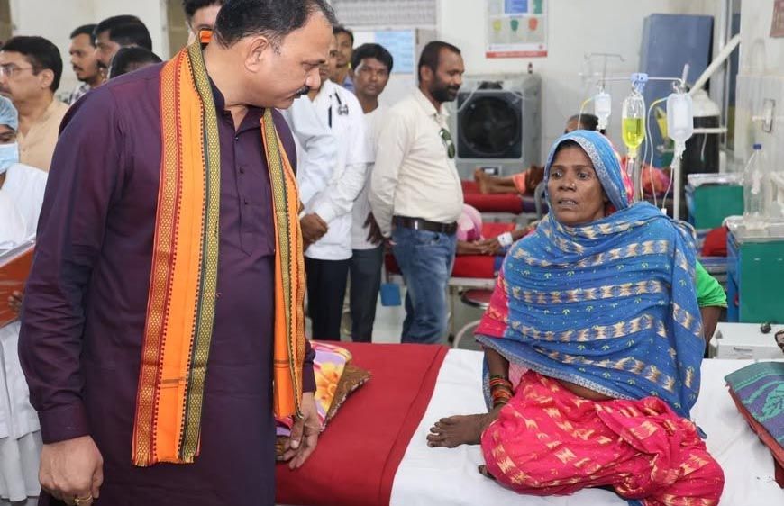 रायपुर : स्वास्थ्य मंत्री जायसवाल ने कोण्डागांव व फरसगांव में शासकीय अस्पतालों का किया निरीक्षण