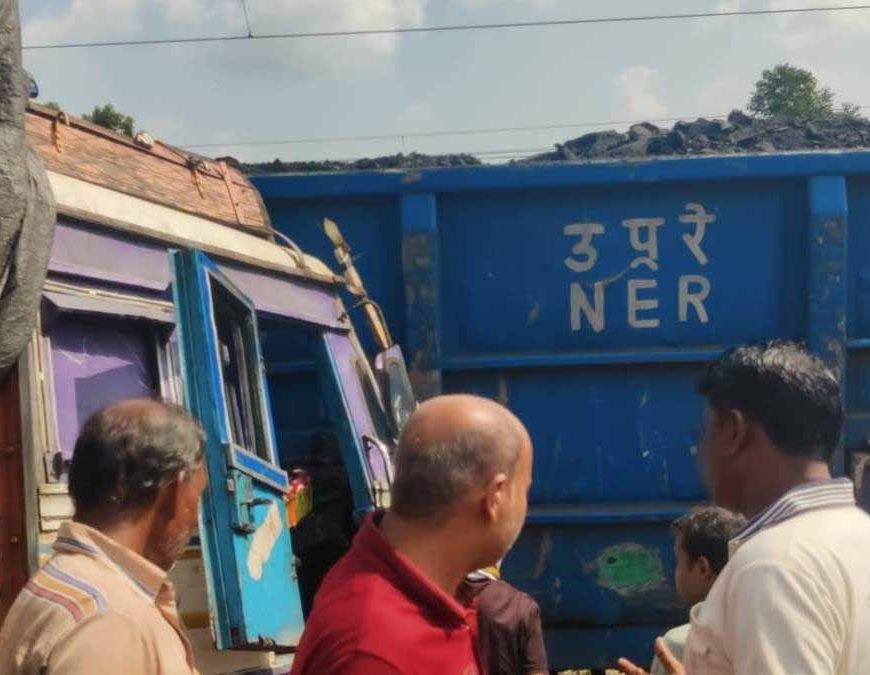 रेलवे ट्रैक पर दरार देख दौड़े किसान, एक्सप्रेस ट्रेन रोककर बचाई सैकड़ों जानें