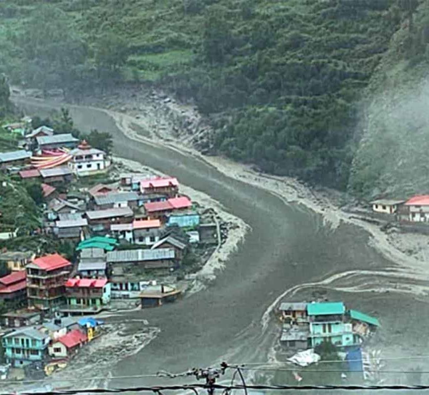 उत्तराखंड पर कुदरत का कहर: उत्तरकाशी के बाद अब पौड़ी में बादल फटा, कई घायल