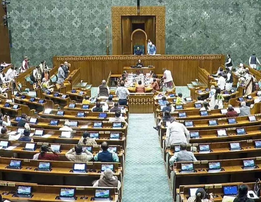 संसद ठप कराने में बड़ी पार्टियों का दबदबा: कांग्रेस-टीएमसी के आगे छोटी पार्टियां बेअसर