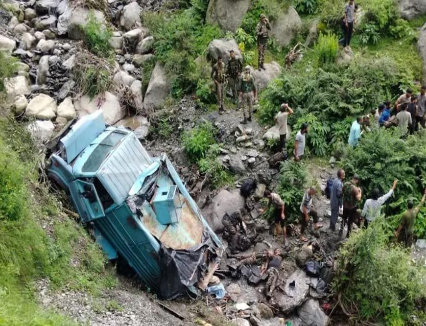 उधमपुर में CRPF बंकर वाहन हादसा, 2 जवान शहीद, 12 घायल