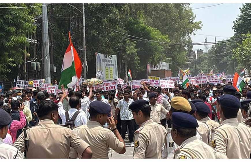 TRE 4 से पहले STET अभ्यर्थियों का हल्ला बोल: परीक्षा की मांग को लेकर सड़कों पर उतरे
