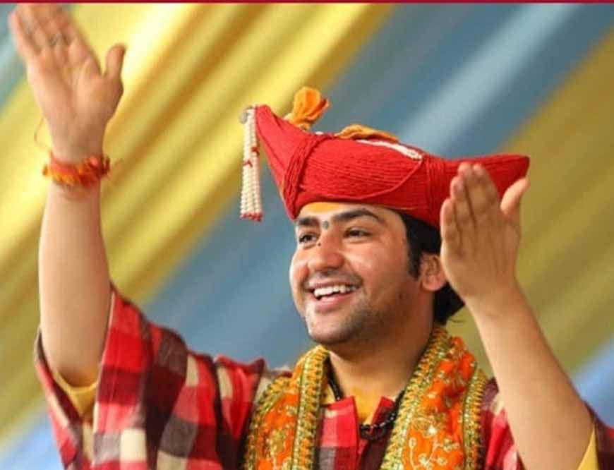 बुरहानपुर हत्याकांड पर बागेश्वर महाराज का विवादित बयान: 'दुर्गा बनो, काली बनो, लेकिन बुर्के वाली मत बनो