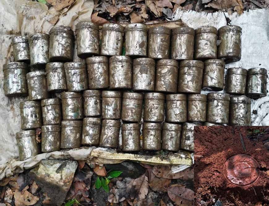 झारखंड में नक्सलियों की साजिश नाकाम, जंगल से 44 IED बरामद