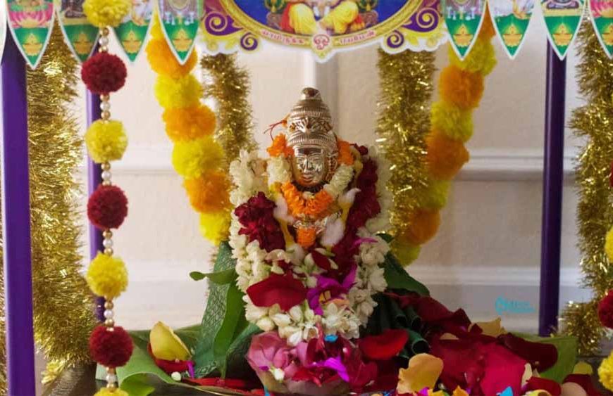 पैसों की तंगी दूर करेगा वरलक्ष्मी व्रत, रक्षाबंधन से एक दिन पहले ऐसे करें पूजन