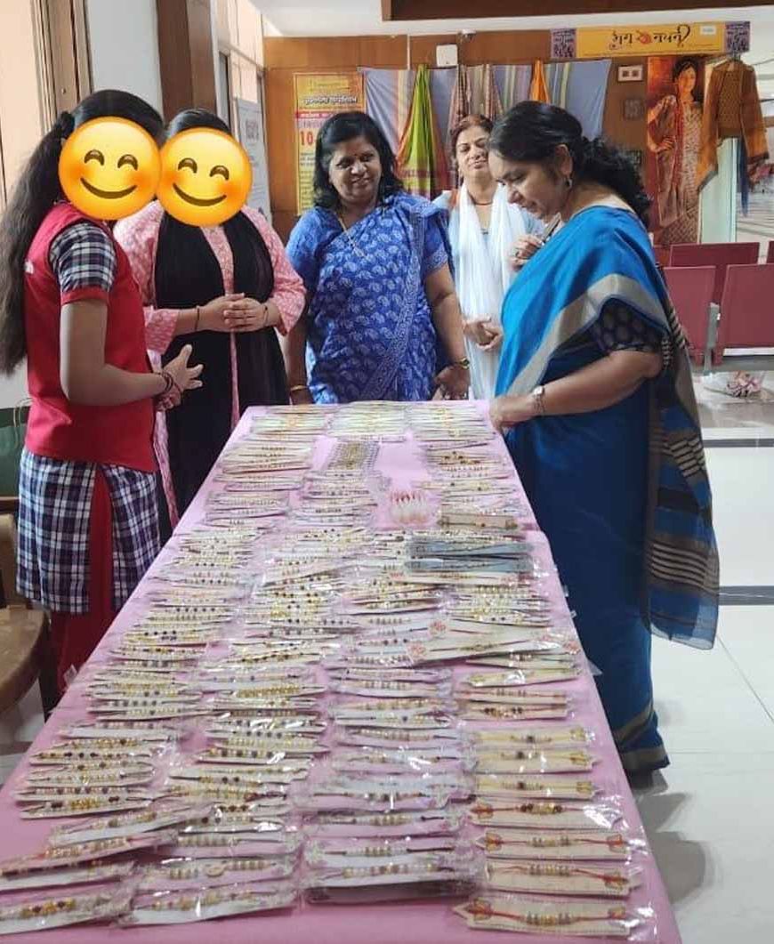 रक्षाबंधन पर बालिकाओं ने दिखाई आत्मनिर्भरता की मिसाल