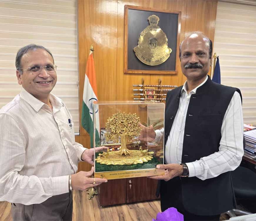 पुलिस महानिदेशक मकवाना से वन बल प्रमुख अम्बाडे़ ने की भेंट