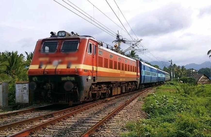 जनरल कोच में भी अब ट्रेन में मिलेगा गर्म खाना, जानें कितने में मिलेगी थाली