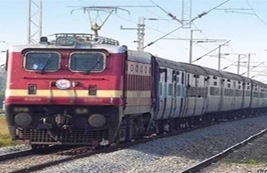 15 अगस्त और जन्माष्टमी पर ट्रेनें फुल, तेजस में भी नहीं बची एक भी सीट!