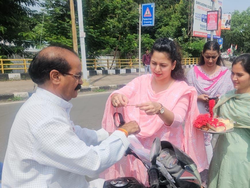 रक्षाबंधन पर Ekaa Welfare Foundation द्वारा रोड सेफ्टी अवेयरनेस अभियान – एक रक्षासूत्र, सुरक्षा के नाम