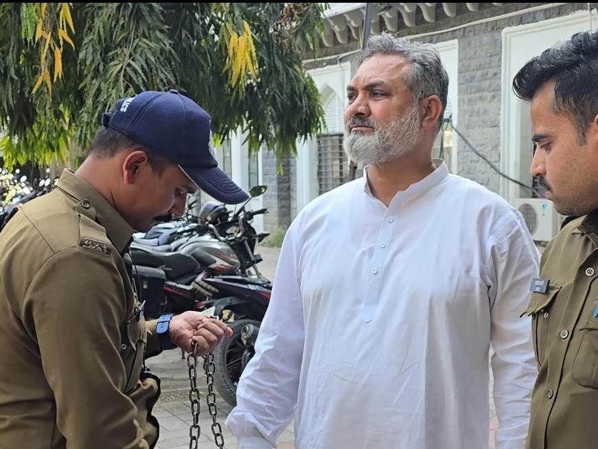 मुस्लिम युवकों को फंडिंग केस: फरार पार्षद अनवर कादरी की सूचना पर 2 लाख का इनाम