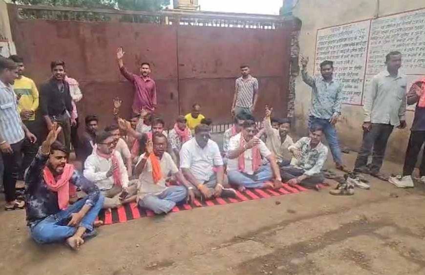 मजदूर की मौत पर बवाल: छत्तीसगढ़ क्रांति सेना का थाने पर प्रदर्शन, गिरफ्तारी की मांग तेज