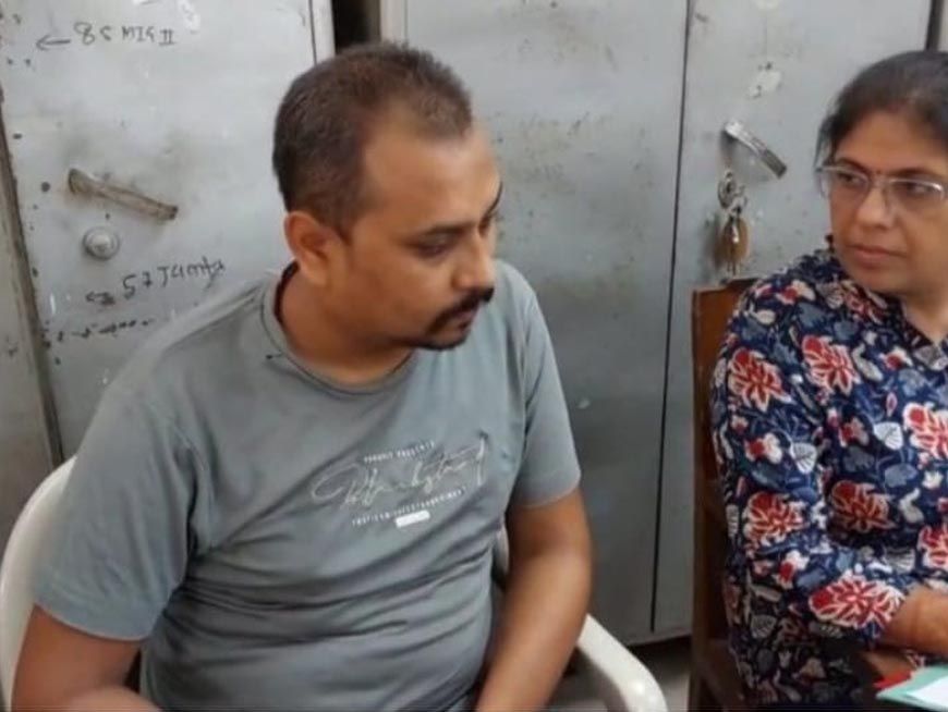 जबलपुर हाउसिंग बोर्ड के बाबू रिश्वत लेते गिरफ्तार, मकान नामांतरण के लिए मांगे ₹50 हजार