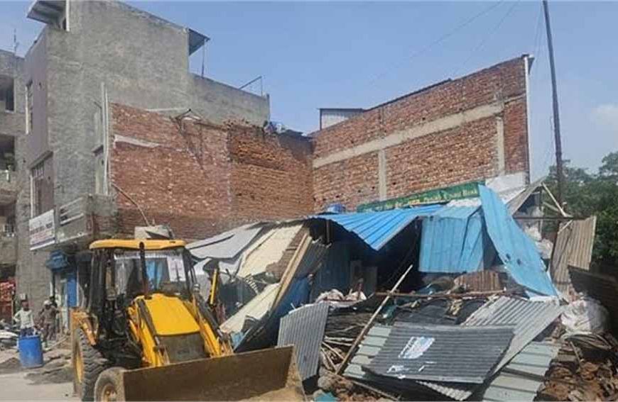 MCG की कार्रवाई: शक्ति पार्क क्षेत्र से 6 अवैध स्ट्रक्चर ध्वस्त