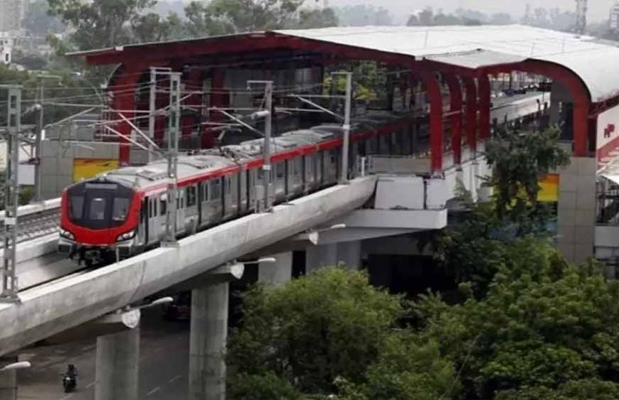 निर्माणाधीन मेट्रो लाइन का एक हिस्सा 15 मीटर तक धंसा, पुलिस ने की बैरिकेडिंग