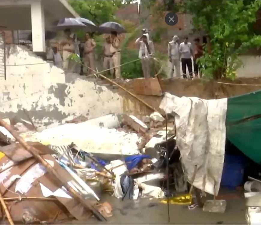 दिल्ली के जैतपुर में मंदिर की दीवार गिरने से 7 की मौत, बड़ा हादसा