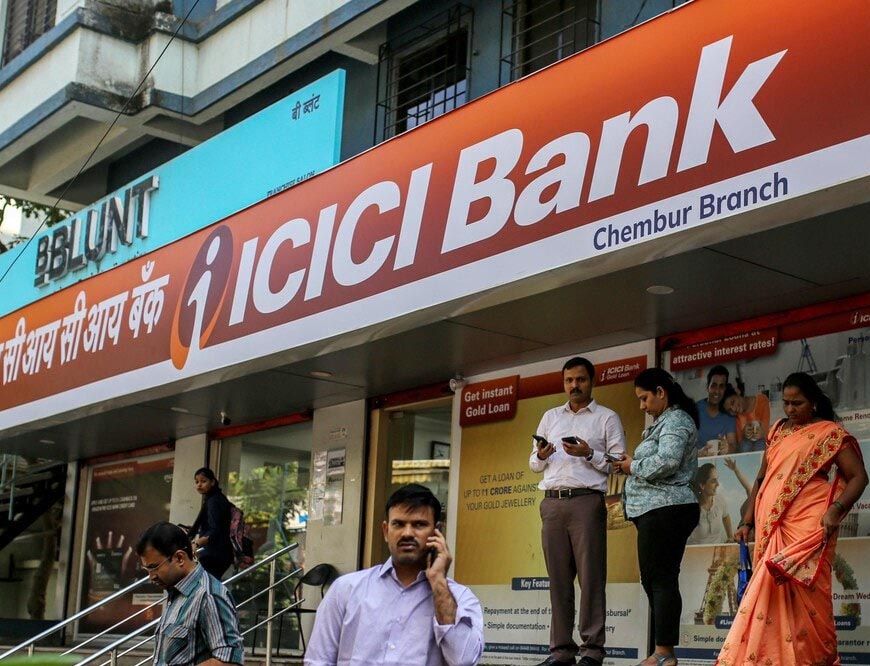 ICICI बैंक ने बढ़ाया बचत खाते का मिनिमम बैलेंस, अब रखने होंगे ₹50,000
