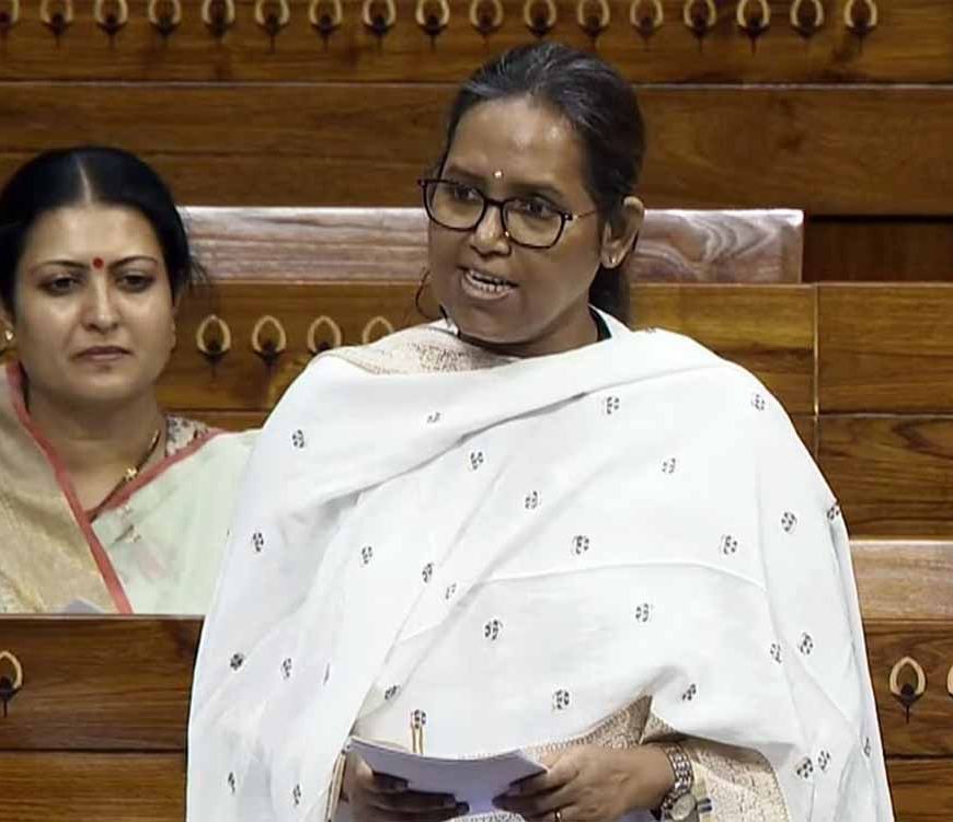 मुंबई कांग्रेस में बदलाव की आहट, वर्षा गायकवाड़ की अध्यक्ष पद पर मंडरा रहा खतरा