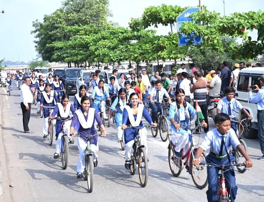 हर घर तिरंगा अभियान के तहत तिरंगा साइकिल रैली का भव्य आयोजन