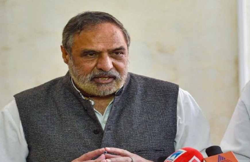 कांग्रेस में भूचाल: दिग्गज नेता का अचानक इस्तीफा, वजह ने चौंकाया