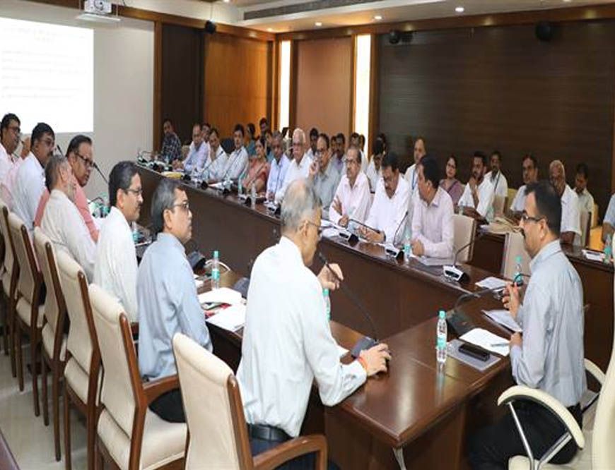 अपर मुख्य सचिव राजन ने उच्च शिक्षा विभाग की बैठक ली