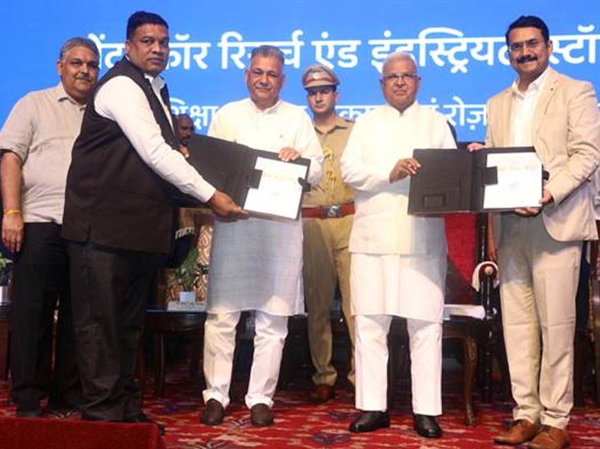 उद्योगों की मांग अनुसार कौशल विकास पाठ्यक्रम डिजाइन करें : राज्यपाल पटेल