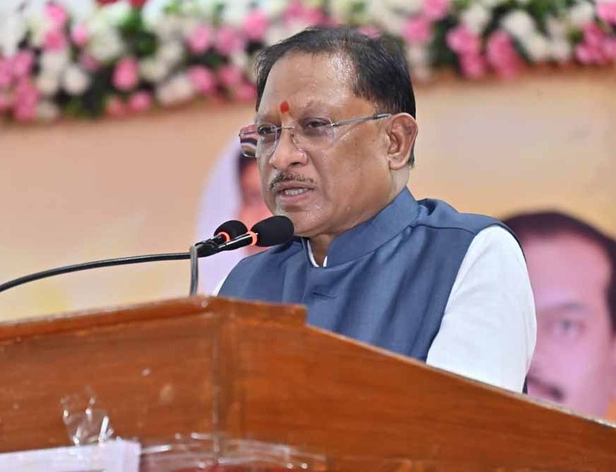 मुख्यमंत्री विष्णुदेव साय शहीद विनोद सिंह कौशिक मेधावी छात्र अभिनंदन समारोह में शामिल