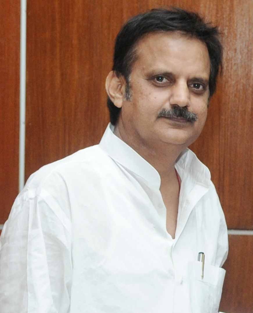 स्वास्थ्य सेवाओं को जन-जन तक पहुंचाने में पूर्ण समर्पण और निष्ठा से करें कार्य : उप मुख्यमंत्री शुक्ल