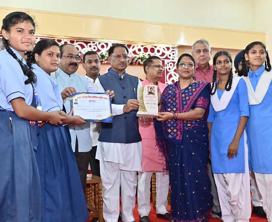 मुख्यमंत्री विष्णु देव साय की पहल पर छत्तीसगढ़ को मिली डीएपी और यूरिया के अतिरिक्त आबंटन की मंजूरी