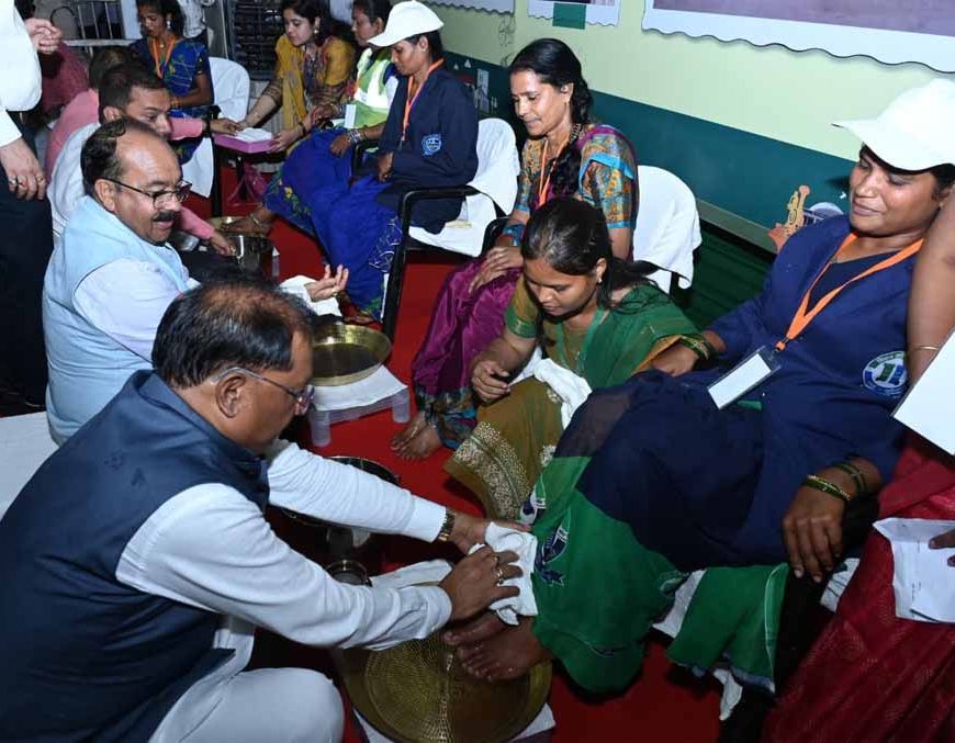 स्वच्छता में छत्तीसगढ़ को राष्ट्रीय स्तर पर प्रतिष्ठित करने में स्वच्छता दीदियों का अमूल्य योगदान : मुख्यमंत्री